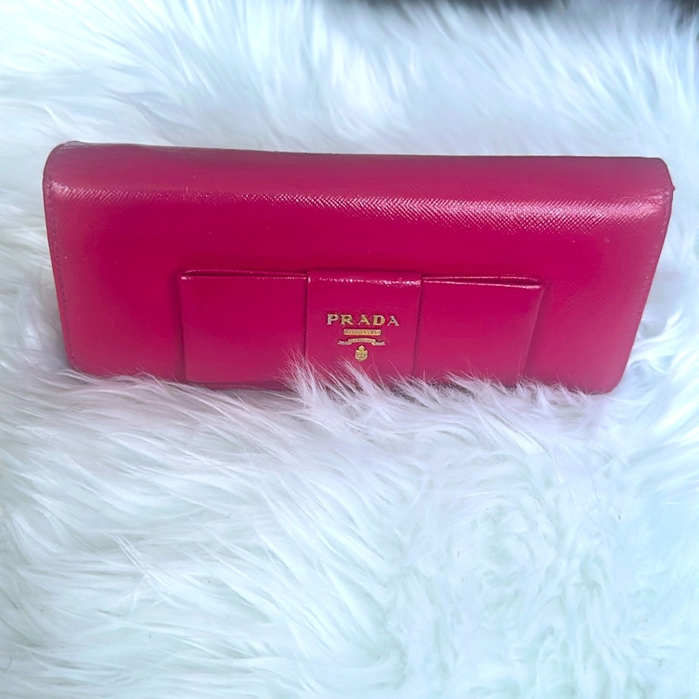 The Cutest Prada Bow Wallet With Divider Chain